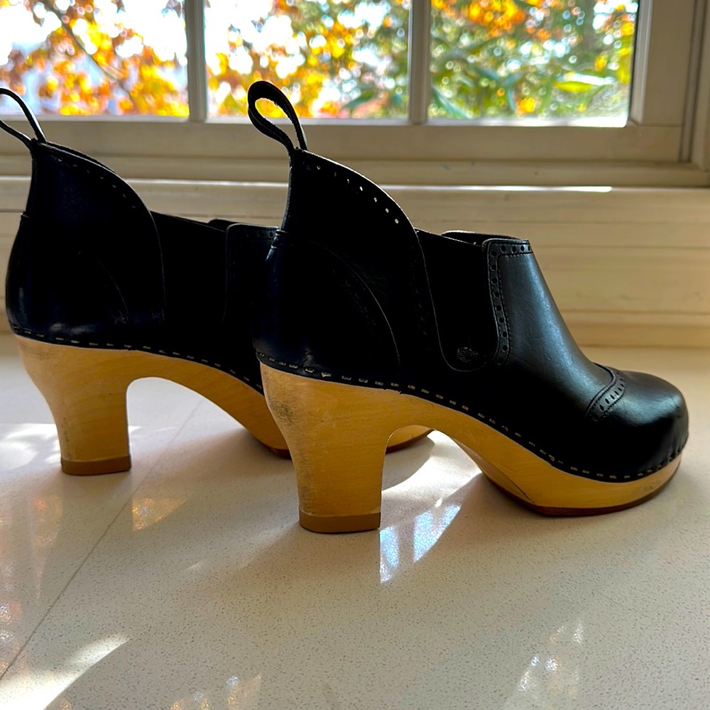 Swedish Hasbeens 39 / 9 black women’s clog bootie